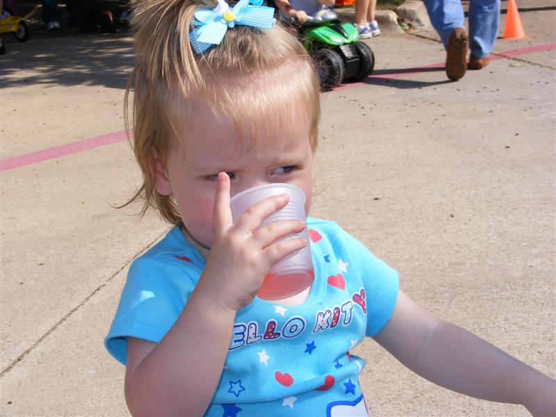 Jess_Daycare-BikeParade (28).JPG - Oh yeah, a nice cool BEvERage!?...